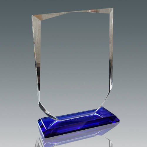 Galvano de cristal con forma de escudo 13,5 × 19 cm 1